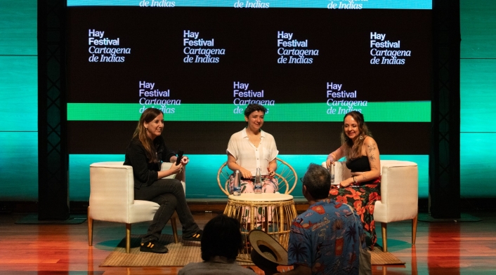 Hay Festival 2025. De izquierda a derecha, Txell Feixas periodista, Laura Ortíz escritora y Glorisa Susana Esquivel, escritora. Hay Festival 2025. De izquierda a derecha, Txell Feixas periodista, Laura Ortíz escritora y Glorisa Susana Esquivel, escritora.