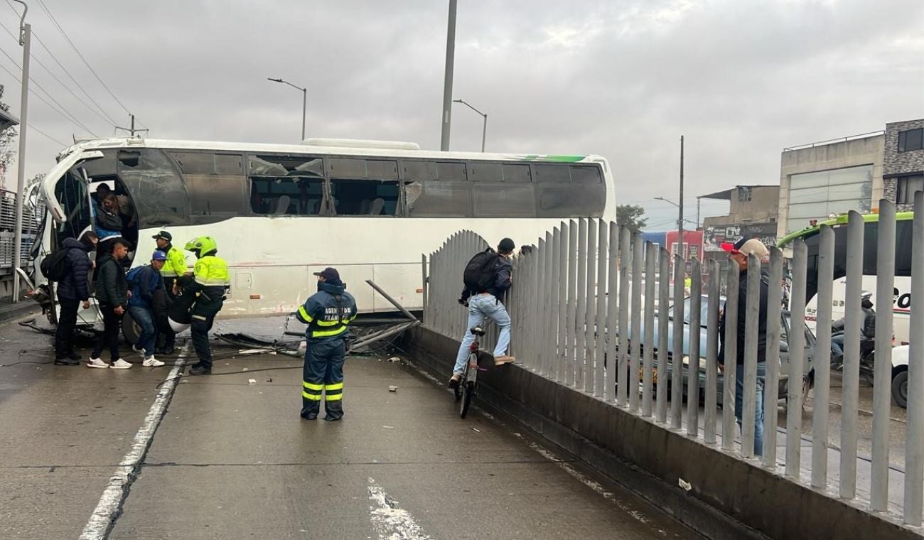 Accidente de tránsito en la Autopista Sur Accidente de tránsito en la Autopista Sur