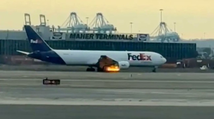 Avión de FedEx se incendió en Nueva Jersey Avión de FedEx se incendió en Nueva Jersey