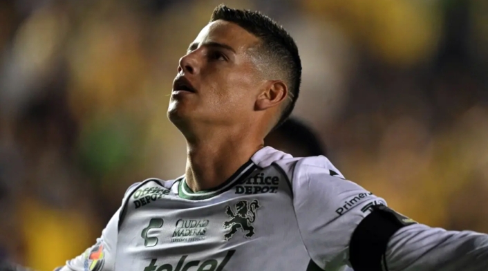 James Rodriguez con El Leon de México James Rodriguez