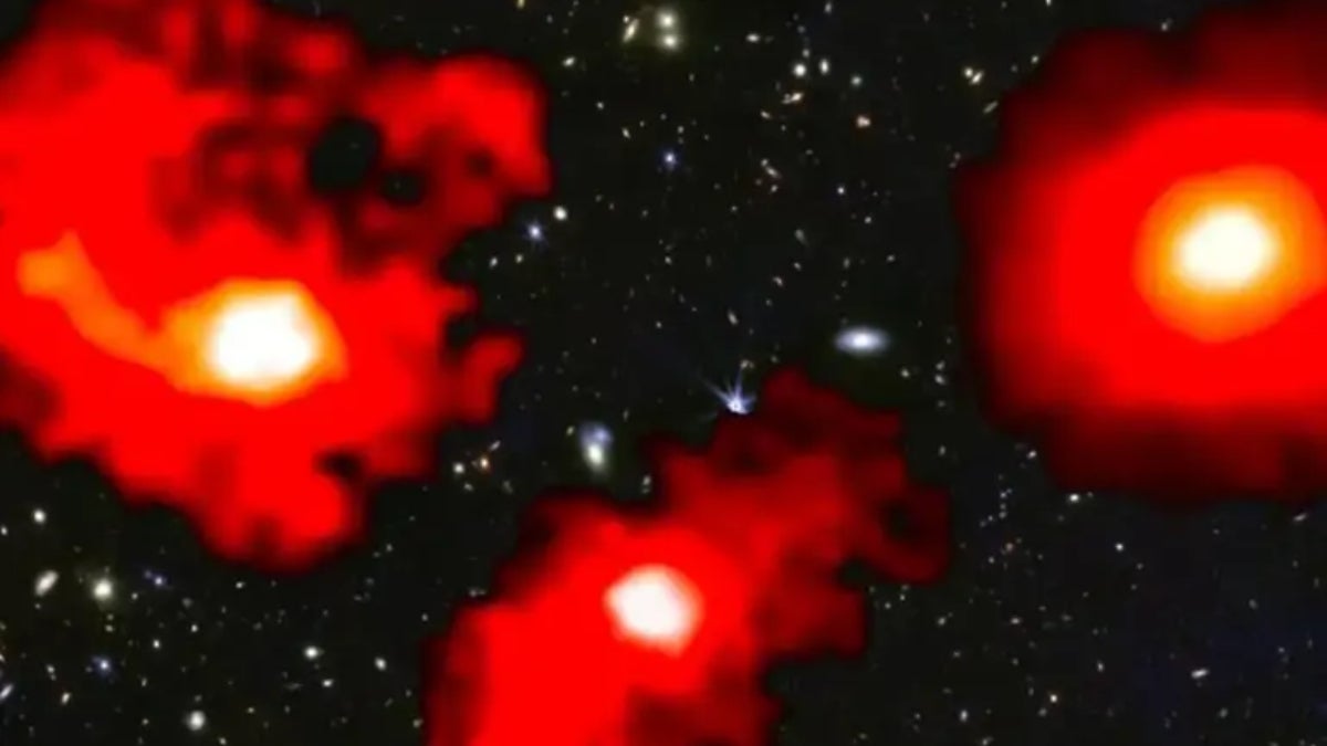 Los tres "monstruos rojos" vistos por astrónomos Los tres "monstruos rojos" vistos por astrónomos