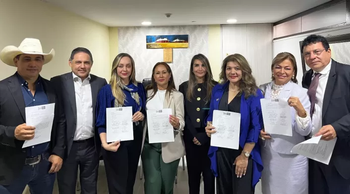 Senadores que radicaron ponencia negativa a la reforma laboral