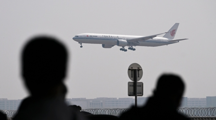 Un avión Boeing 777-300 de Air China aterriza en el Aeropuerto Internacional de Pekín el 10 de abril de 2025. Un avión Boeing 777-300 de Air China aterriza en el Aeropuerto Internacional de Pekín el 10 de abril de 2025.