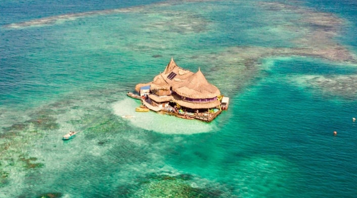 Casa en el agua, archipiélago de San Bernardo Casa en el agua, archipiélago de San Bernardo