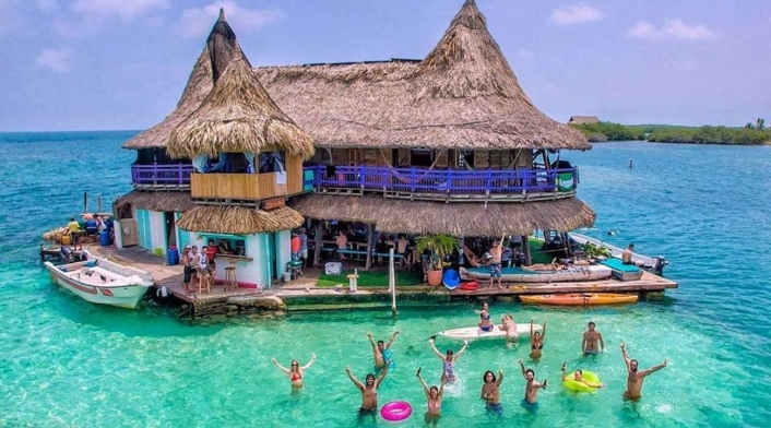Casa en el agua, archipiélago de San Bernardo Casa en el agua, archipiélago de San Bernardo