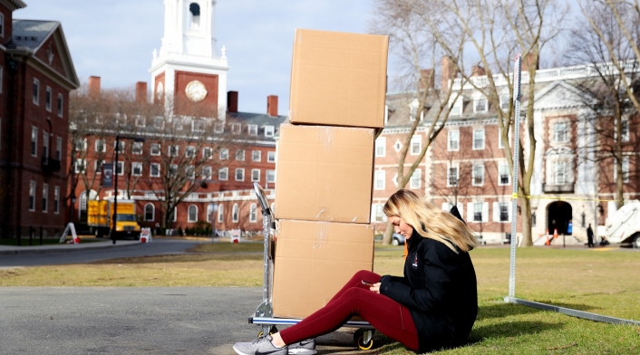 Trump revoca visas de estudiantes, incluyendo a Harvard Trump revoca visas de estudiantes, incluyendo a Harvard