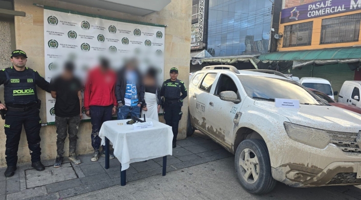 Detención de cuatro personas involucradas en un robo de vehículo ocurrido en la localidad de Kennedy.