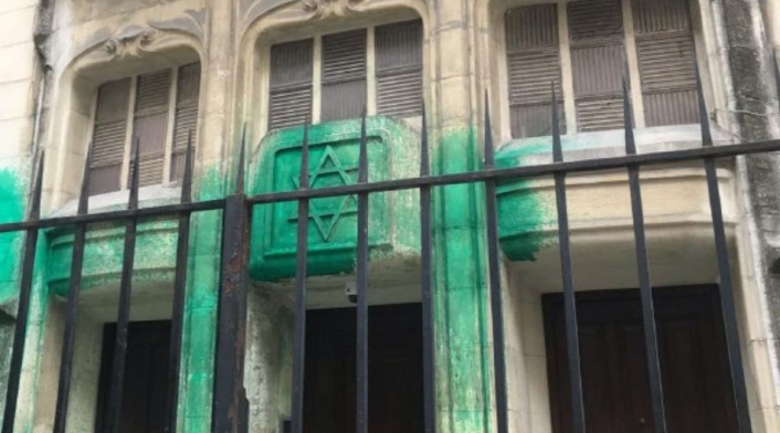 Museo del Holocausto con pintura verde como acto vandálico Museo del Holocausto con pintura verde como acto vandálico