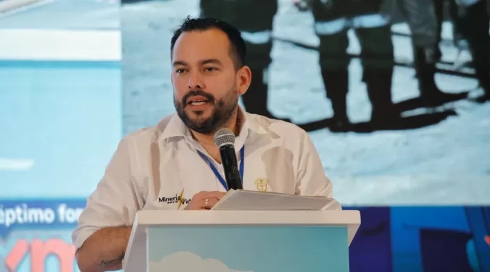 Ministro de Minas y Energía habla sobre la ley de financiamiento y la situación de la empresa de energía Aire en el Atlántico. Solución empresarial y transición energética clave para resolver deudas. Ministro de Minas y Energía habla sobre la ley de financiamiento y la situación de la empresa de energía Aire en el Atlántico. Solución empresarial y transición energética clave para resolver deudas.