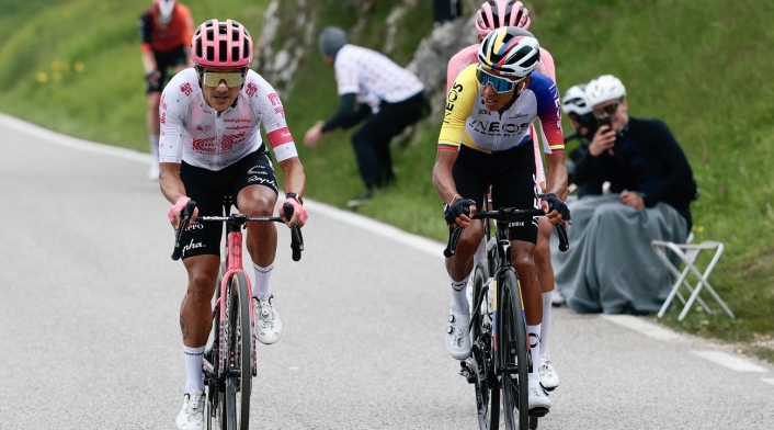 Egan Bernal y Richard Carapaz, en el Giro de Italia 2025 Egan Bernal y Richard Carapaz, en el Giro de Italia 2025