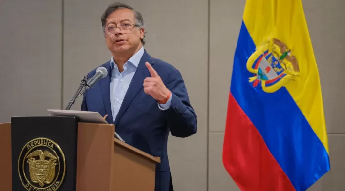 En el evento en el que se entregó titulo de tierras a campesinos, el presidente se refirió a la consulta popular.