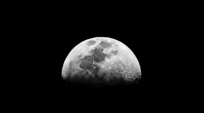 Lluvia de meteoros Eta Acuáridas y la Luna de Flores Lluvia de meteoros Eta Acuáridas y la Luna de Flores