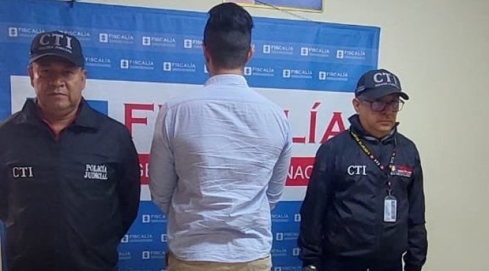 El detenido deberá responder por el delito de agresión a servidor público