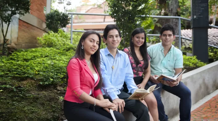 jóvenes, estudiantes, universidad, estudiantes universitarios jóvenes, estudiantes, universidad, estudiantes universitarios