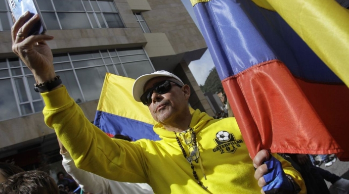 Misa por Miguel Uribe a las afueras de la Clínica Santa Fe