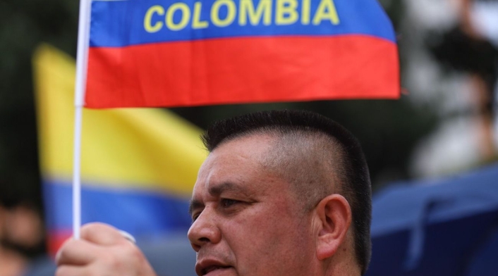 Misa por Miguel Uribe a las afueras de la Clínica Santa Fe
