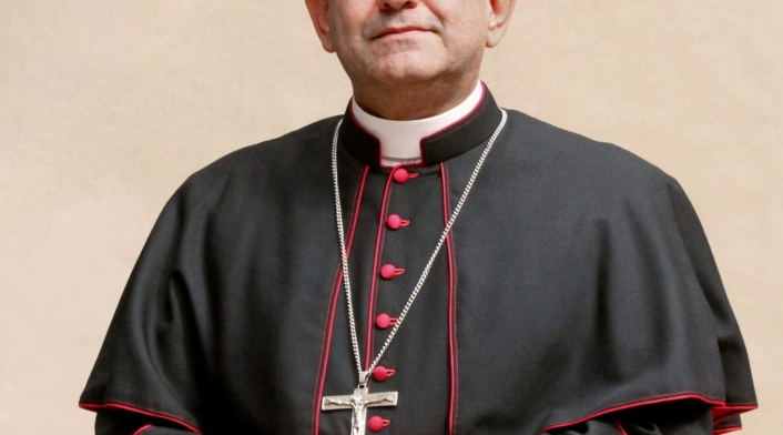 Obispo Castrense monseñor Víctor Manuel Ochoa