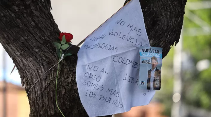 Velatón por la salud de Miguel Uribe Turbay en Modelia
