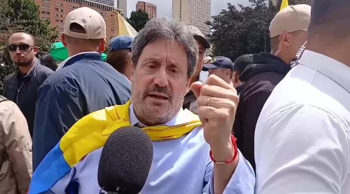 Francisco Santos analiza la conexión entre narcotráfico y política en la región: Venezuela, Colombia y México. Entrevista con La 'FM Fin de Semana'. Francisco Santos analiza la conexión entre narcotráfico y política en la región: Venezuela, Colombia y México. Entrevista con La 'FM Fin de Semana'.