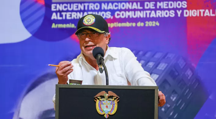 Defensa del presidente Petro pide suspender toda actuación en la Comisión de Acusación mientras se le reconozca como su apoderado
