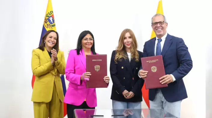 Firma del memorando de entendimiento entre Colombia y Venezuela.