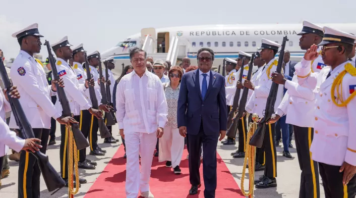 Presidente Gustavo Petro en su llegada a Haití.