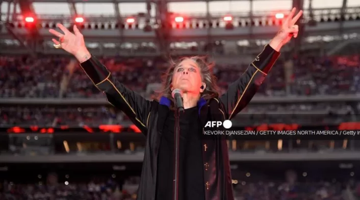 El legendario vocalista de Black Sabbath, Ozzy Osbourne, fallece a los 76 años, dejando un legado imborrable en la historia del heavy metal. El legendario vocalista de Black Sabbath, Ozzy Osbourne, fallece a los 76 años, dejando un legado imborrable en la historia del heavy metal.