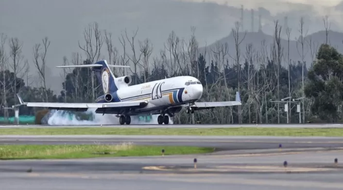 Otoniel Kulma, presidente de la Asociación Colombiana de Controladores Aéreos, expone las dificultades en recursos humanos y equipos en el aeropuerto El Dorado en entrevista con La FM de RCN Radio Otoniel Kulma, presidente de la Asociación Colombiana de Controladores Aéreos, expone las dificultades en recursos humanos y equipos en el aeropuerto El Dorado en entrevista con La FM de RCN Radio