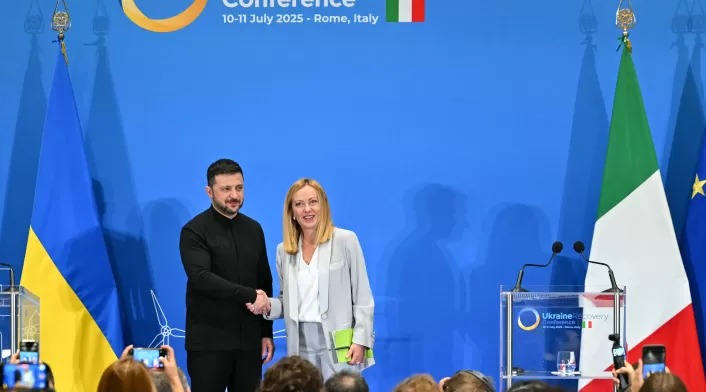 El presidente de Ucrania, Volodimir Zelensky y la primera ministra de Italia, Giorgia Meloni