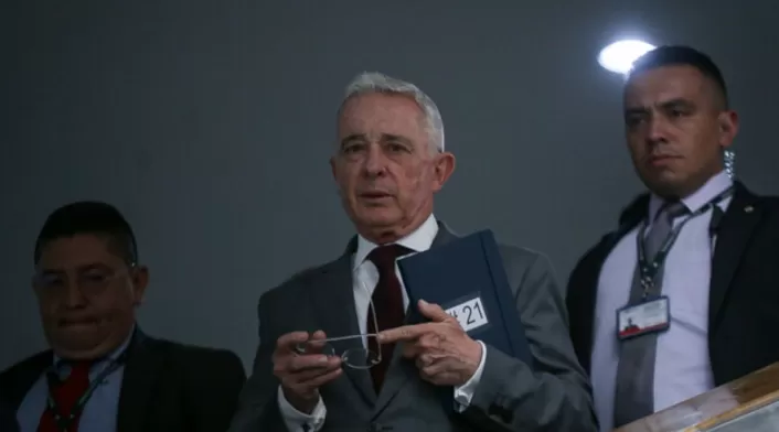 Álvaro Uribe Vélez lanza duras críticas contra el Gobierno de Gustavo Petro Álvaro Uribe Vélez lanza duras críticas contra el Gobierno de Gustavo Petro