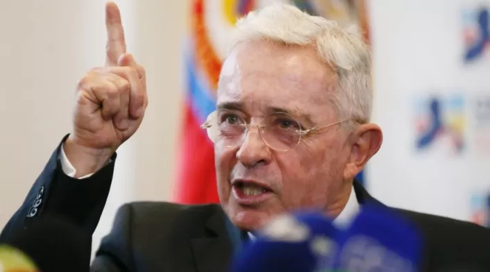 Álvaro Uribe Vélez Álvaro Uribe Vélez