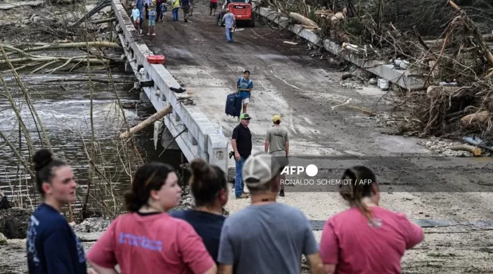 Aumentan a 43 las muertes por inundaciones en Texas, entre las víctimas hay 15 menores Aumentan a 43 las muertes por inundaciones en Texas, entre las víctimas hay 15 menores