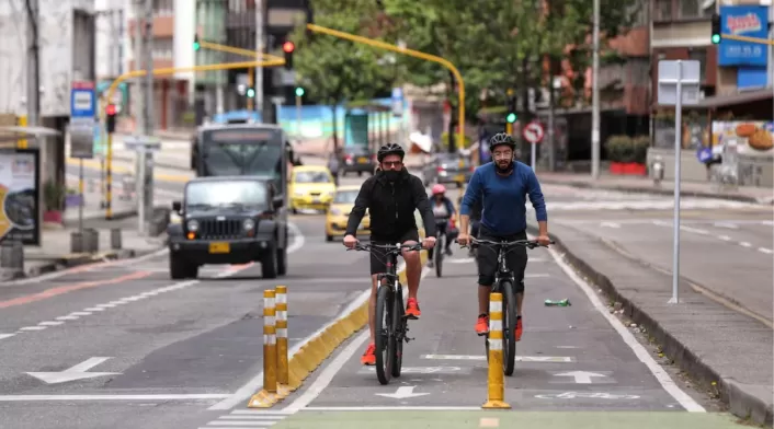 La Alcaldía de Bogotá prohíbe el ingreso de motos eléctricas a las ciclorrutas. Medida busca garantizar seguridad y exclusividad para ciclistas La Alcaldía de Bogotá prohíbe el ingreso de motos eléctricas a las ciclorrutas. Medida busca garantizar seguridad y exclusividad para ciclistas