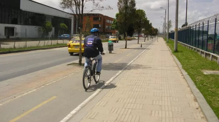La infracción por transitar con medios no permitidos en ciclorrutas está tipificada en el Código Nacional de Tránsito La infracción por transitar con medios no permitidos en ciclorrutas está tipificada en el Código Nacional de Tránsito