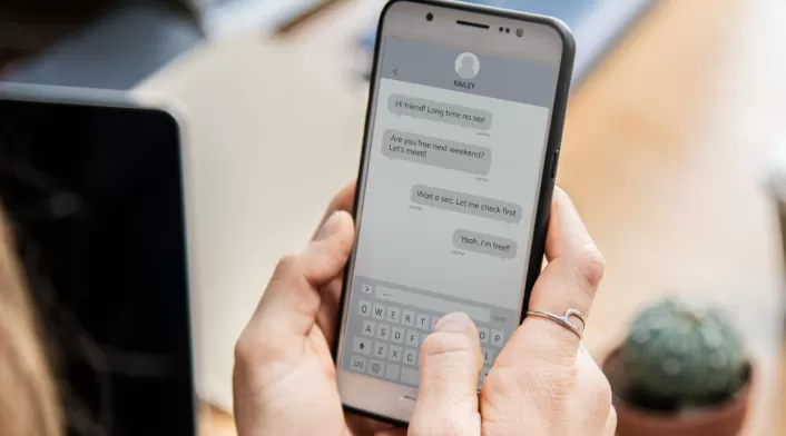 Estas plataformas funcionan mediante tecnología Bluetooth y redes de tipo Mesh o en malla Estas plataformas funcionan mediante tecnología Bluetooth y redes de tipo Mesh o en malla