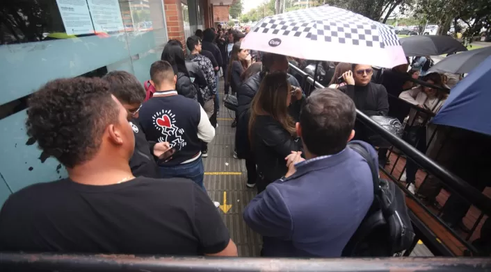 Para obtener una nueva visa, la persona debe tramitar un nuevo pasaporte, como lo indica la página de la Embajada estadounidense Para obtener una nueva visa, la persona debe tramitar un nuevo pasaporte, como lo indica la página de la Embajada estadounidense