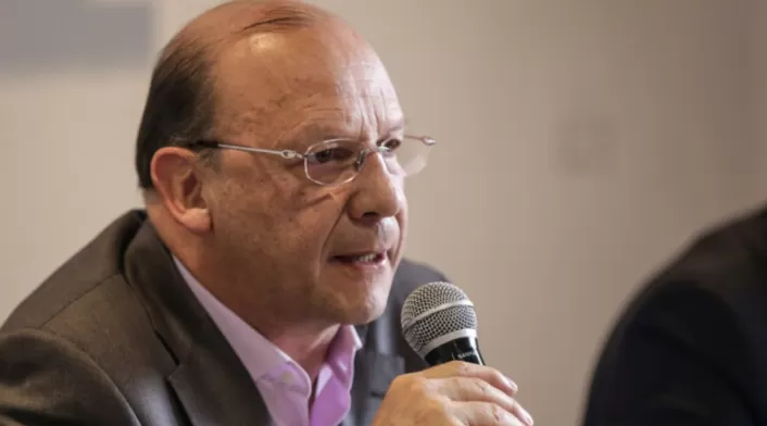 Ministerio de Hacienda responde a Senado sobre atrasos en pago de tiquetes aéreos para congresistas. Giros oportunos asegurados Ministerio de Hacienda responde a Senado sobre atrasos en pago de tiquetes aéreos para congresistas. Giros oportunos asegurados