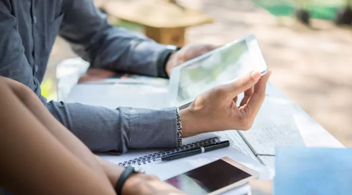 Ambas plataformas solicitan información personal para verificar la identidad del usuario Ambas plataformas solicitan información personal para verificar la identidad del usuario