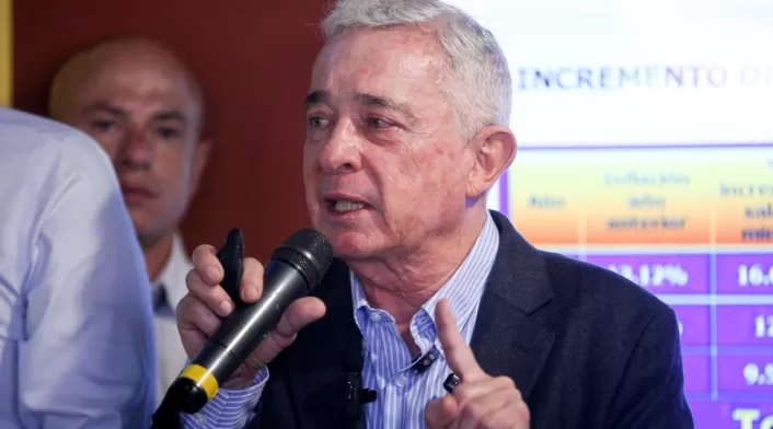 Álvaro Uribe Vélez Álvaro Uribe Vélez
