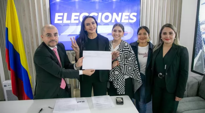 Luz María Zapata Luz María Zapata