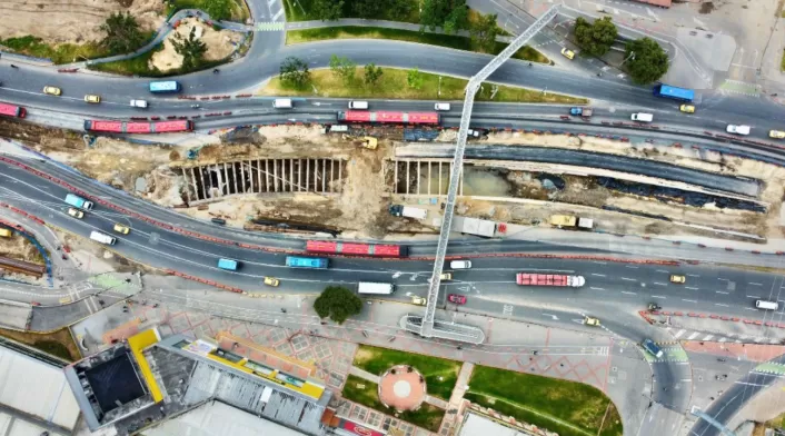 Otro aspecto que ha influido en los retrasos es la falta de un catastro completo de redes de acueducto y otros servicios subterráneos en Bogotá Otro aspecto que ha influido en los retrasos es la falta de un catastro completo de redes de acueducto y otros servicios subterráneos en Bogotá
