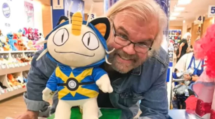 James Carter Cathcart, actor de voz conocido por su participación en la serie Pokémon, falleció a los 71 años James Carter Cathcart, actor de voz conocido por su participación en la serie Pokémon, falleció a los 71 años