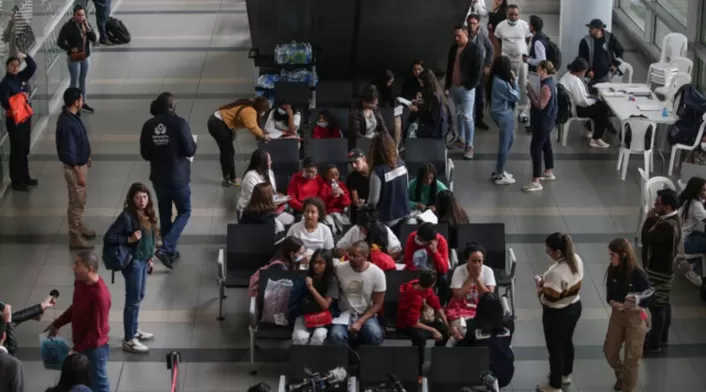 Abogada Mayte Bayona habla sobre agresión a Claudia Segura en aeropuerto El Dorado. Denuncia penal interpuesta tras golpiza en sala de espera Abogada Mayte Bayona habla sobre agresión a Claudia Segura en aeropuerto El Dorado. Denuncia penal interpuesta tras golpiza en sala de espera