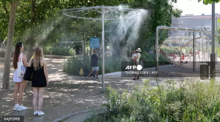 Informe revela que el cambio climático triplicó muertes por calor en Madrid y Barcelona durante ola de calor de 2025. Personas mayores de 65 años representaron el 88 de las muertes. Informe revela que el cambio climático triplicó muertes por calor en Madrid y Barcelona durante ola de calor de 2025. Personas mayores de 65 años representaron el 88 de las muertes.