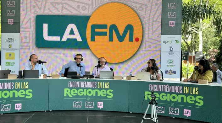 Paola Holguín en Tribuna RCN Paola Holguín en Tribuna RCN
