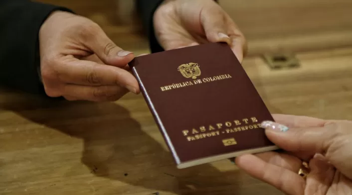 Procurador delegado confirma: Imprenta Nacional no está lista para producir pasaportes. Investigación abierta a excancilleres y jefe de despacho por irregularidades. Se estima empalme entre contratistas en 6 meses Procurador delegado confirma: Imprenta Nacional no está lista para producir pasaportes. Investigación abierta a excancilleres y jefe de despacho por irregularidades. Se estima empalme entre contratistas en 6 meses
