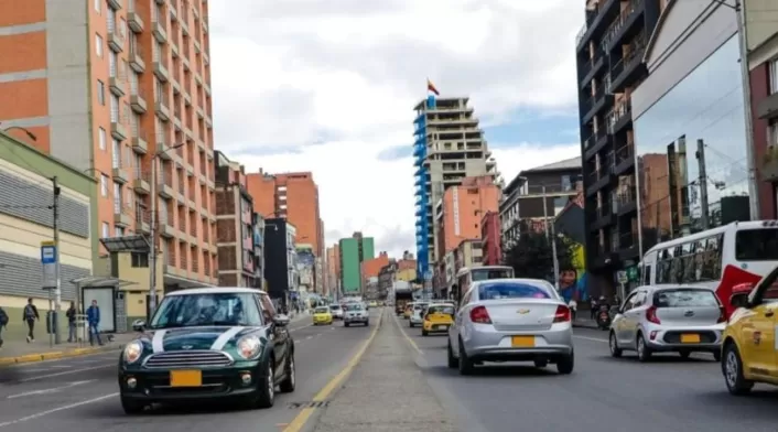 Pico y placa en Bogotá: Restricción vehicular para el viernes 18 de julio. Evite multas y contribuya al medio ambiente participando en el programa solidario de la Secretaría de Movilidad. Pico y placa en Bogotá: Restricción vehicular para el viernes 18 de julio. Evite multas y contribuya al medio ambiente participando en el programa solidario de la Secretaría de Movilidad.