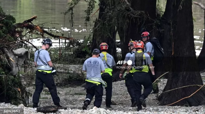 Inundaciones en Texas dejan 32 muertos y 27 desaparecidas en campamento cristiano para niñas Inundaciones en Texas dejan 32 muertos y 27 desaparecidas en campamento cristiano para niñas