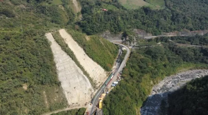 La vía al Llano queda habilitada tras levantamiento de bloqueo arrocero en Villavicencio. La vía al Llano queda habilitada tras levantamiento de bloqueo arrocero en Villavicencio.