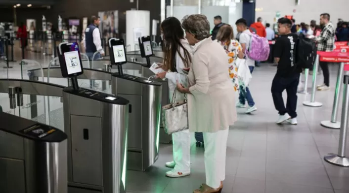 Movilización récord de pasajeros y carga en aeropuertos de Colombia en primer semestre de 2025. Movilización récord de pasajeros y carga en aeropuertos de Colombia en primer semestre de 2025.